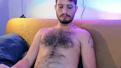 Snapshot of axelg_rose chatting on October 27, 5:04 pm    online show from October 27, 5:04 pm