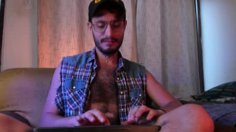 Snapshot of axelg_rose chatting on February 5, 10:12 pm    online show from February 5, 10:12 pm