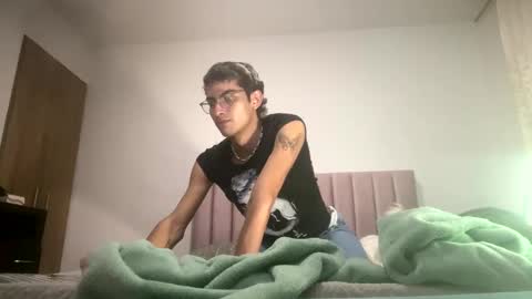 Snapshot of axellatino_ chatting on December 31, 6:27 am Axel  online show from December 31, 6:27 am