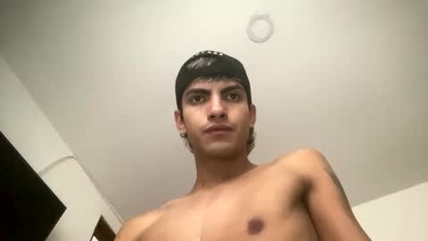 Snapshot of axellatino_ chatting on January 1, 9:41 pm Axel  online show from January 1, 9:41 pm