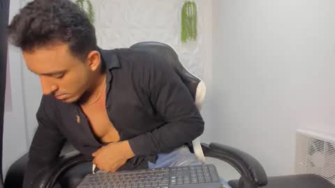 axelsavage042 online show from December 22, 7:11 pm