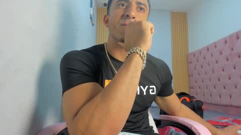 axelsavage042 online show from January 12, 7:29 pm