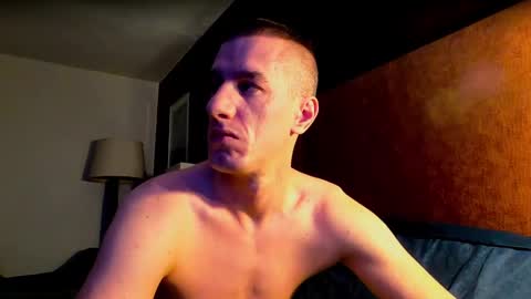 Axl online show from February 5, 6:02 am