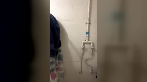 b44212157 online show from April 9, 9:59 am