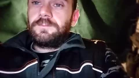 Snapshot of bananek98 chatting on October 3, 7:19 pm bananek online show from October 3, 7:19 pm