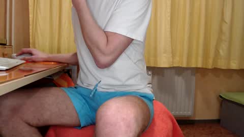 Snapshot of banschie chatting on December 6, 7:34 pm       online show from December 6, 7:34 pm