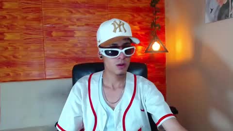 Snapshot of bastiaan_28 chatting on February 20, 2:40 am Bastian online show from February 20, 2:40 am