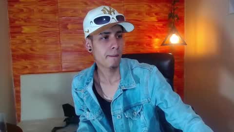 Snapshot of bastiaan_28 chatting on February 19, 3:06 am Bastian online show from February 19, 3:06 am