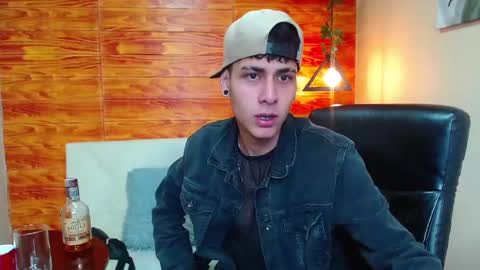 Snapshot of bastiaan_28 chatting on December 4, 3:15 am Bastian online show from December 4, 3:15 am