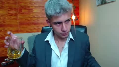 Snapshot of bastiaan_28 chatting on December 17, 11:59 pm Bastian online show from December 17, 11:59 pm