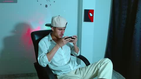 Snapshot of bastiaan_28 chatting on October 8, 12:15 am Bastian online show from October 8, 12:15 am