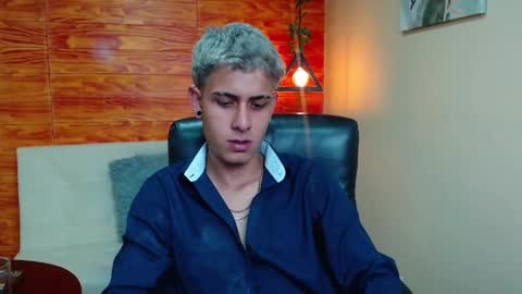 Snapshot of bastiaan_28 chatting on December 19, 1:18 am Bastian online show from December 19, 1:18 am