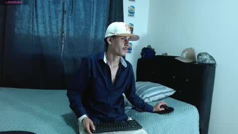 Snapshot of bastiaan_28 chatting on November 1, 10:25 pm Bastian online show from November 1, 10:25 pm