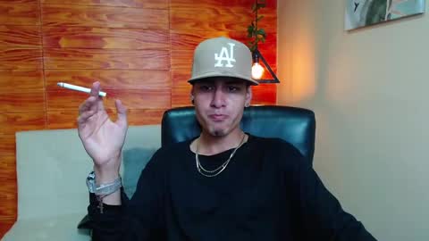 Snapshot of bastiaan_28 chatting on December 31, 7:53 am Bastian online show from December 31, 7:53 am