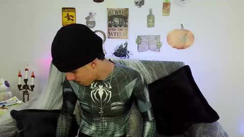 Snapshot of bastiaan_28 chatting on October 18, 3:55 am Bastian online show from October 18, 3:55 am