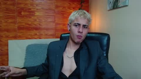 Snapshot of bastiaan_28 chatting on December 12, 11:47 pm Bastian online show from December 12, 11:47 pm