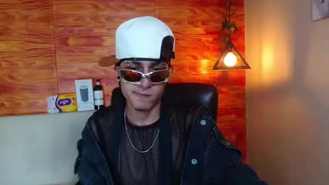 Snapshot of bastiaan_28 chatting on February 14, 2:28 am Bastian online show from February 14, 2:28 am