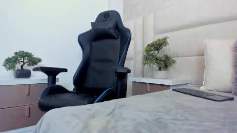 Bastian Independent Model online show from September 20, 3:28 am