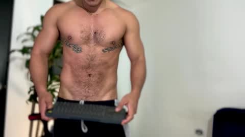 Bastian Independent Model online show from December 1, 4:04 am