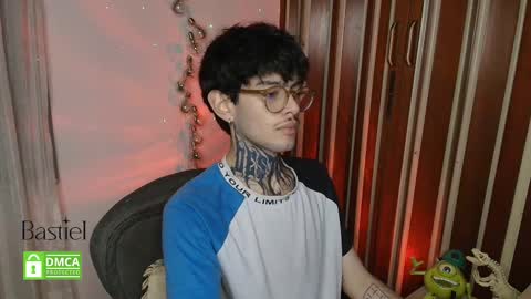 Snapshot of bastiel_ chatting on October 28, 12:02 am Bastiel online show from October 28, 12:02 am