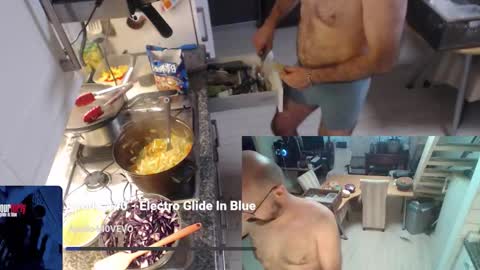 Snapshot of bazzz_8 chatting on October 6, 4:55 pm bazzz_8 online show from October 6, 4:55 pm