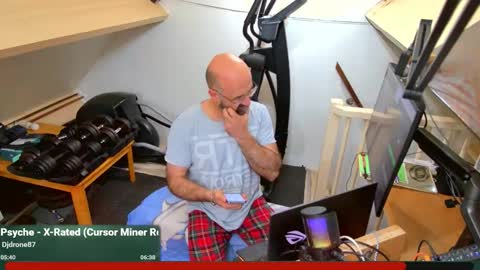 Snapshot of bazzz_8 chatting on November 1, 5:50 pm bazzz_8 online show from November 1, 5:50 pm