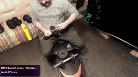 Snapshot of bazzz_8 chatting on December 4, 6:50 pm bazzz_8 online show from December 4, 6:50 pm