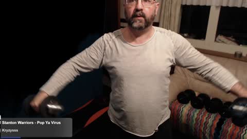 Snapshot of bazzz_8 chatting on December 25, 6:09 pm bazzz_8 online show from December 25, 6:09 pm