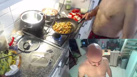 Snapshot of bazzz_8 chatting on October 10, 6:13 pm bazzz_8 online show from October 10, 6:13 pm