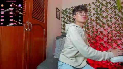 Neon online show from December 4, 12:56 pm