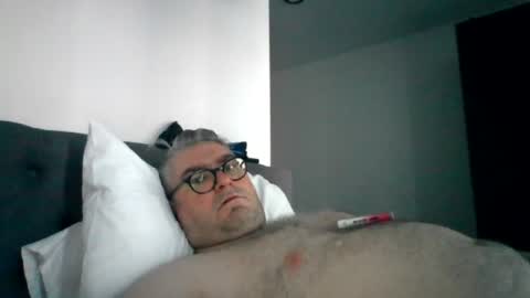 bengiles81 online show from June 25, 6:34 pm