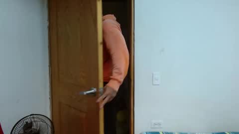 Snapshot of benjamin_isaac chatting on September 20, 12:27 pm benjamin_isaac online show from September 20, 12:27 pm