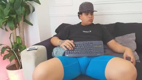 bennett_alejoo online show from October 16, 9:01 pm
