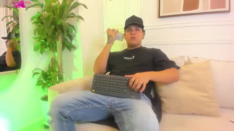 bennett_alejoo online show from September 25, 6:40 pm