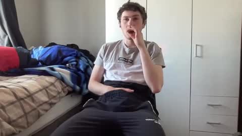 Snapshot of benwardle123 chatting on February 28, 11:25 am READ MY BIO ---  --- READ MY BIO online show from February 28, 11:25 am