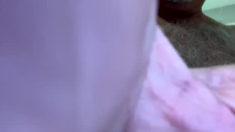 Snapshot of benz10001 chatting on December 4, 4:10 am benz10001 online show from December 4, 4:10 am