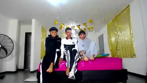 benz boys online show from March 1, 12:12 pm