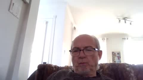 Snapshot of bernard1102 chatting on December 15, 6:59 pm bernard1102 online show from December 15, 6:59 pm