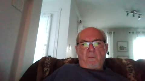 Snapshot of bernard1102 chatting on October 13, 11:16 am bernard1102 online show from October 13, 11:16 am