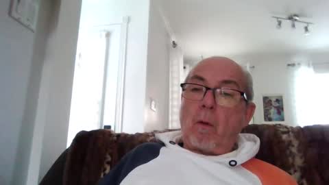 Snapshot of bernard1102 chatting on December 13, 7:21 pm bernard1102 online show from December 13, 7:21 pm