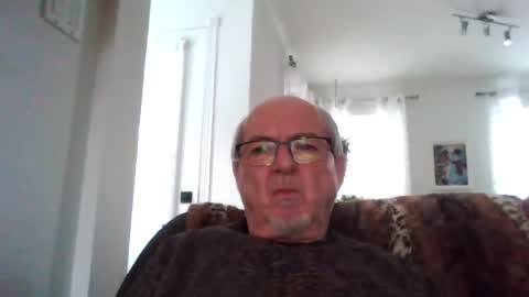 Snapshot of bernard1102 chatting on January 3, 1:25 pm bernard1102 online show from January 3, 1:25 pm