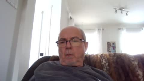 Snapshot of bernard1102 chatting on December 2, 2:17 pm bernard1102 online show from December 2, 2:17 pm