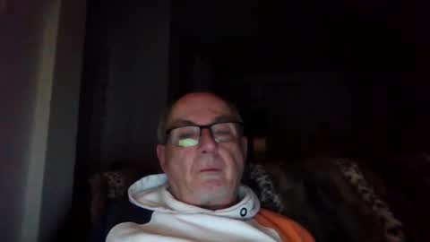 Snapshot of bernard1102 chatting on January 28, 2:32 am bernard1102 online show from January 28, 2:32 am