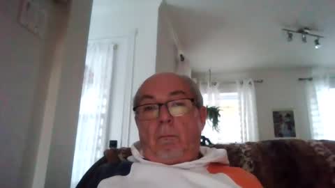 Snapshot of bernard1102 chatting on December 31, 1:19 pm bernard1102 online show from December 31, 1:19 pm