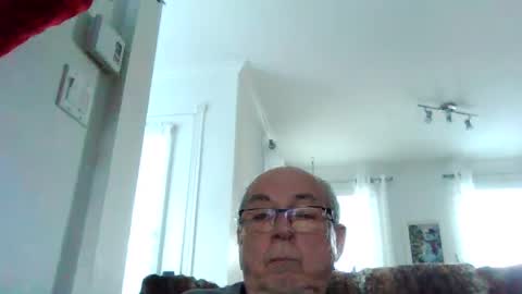 Snapshot of bernard1102 chatting on December 6, 2:17 pm bernard1102 online show from December 6, 2:17 pm