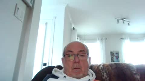 Snapshot of bernard1102 chatting on December 3, 2:05 pm bernard1102 online show from December 3, 2:05 pm