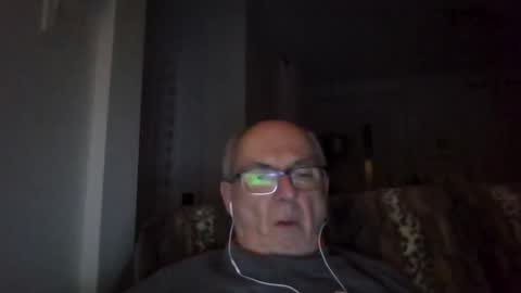 Snapshot of bernard1102 chatting on February 3, 2:14 am bernard1102 online show from February 3, 2:14 am