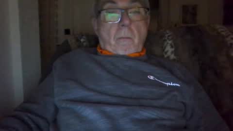 Snapshot of bernard1102 chatting on January 8, 2:57 am bernard1102 online show from January 8, 2:57 am