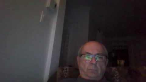 Snapshot of bernard1102 chatting on October 22, 1:20 am bernard1102 online show from October 22, 1:20 am