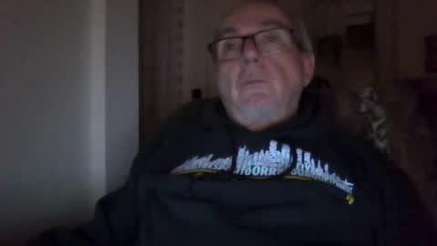 Snapshot of bernard1102 chatting on January 7, 2:33 am bernard1102 online show from January 7, 2:33 am